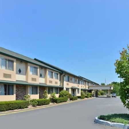 Americas Best Value Inn New Paltz Exterior foto