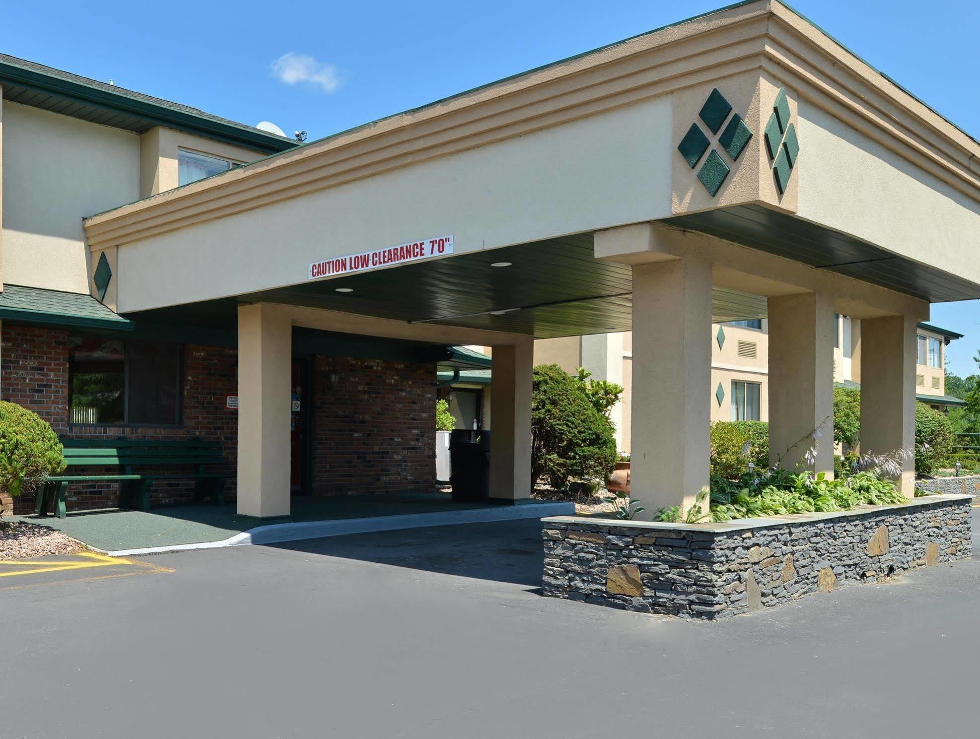 Americas Best Value Inn New Paltz Exterior foto